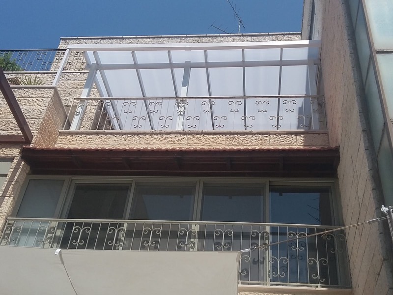 פרגולת אלומיניום עם סנטף